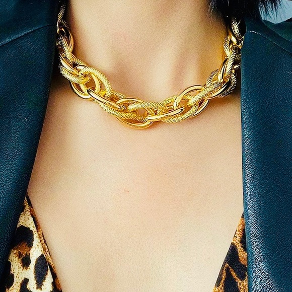 Zara Jewelry - 🍒3/$30 New Twisted Gold Link Necklace
